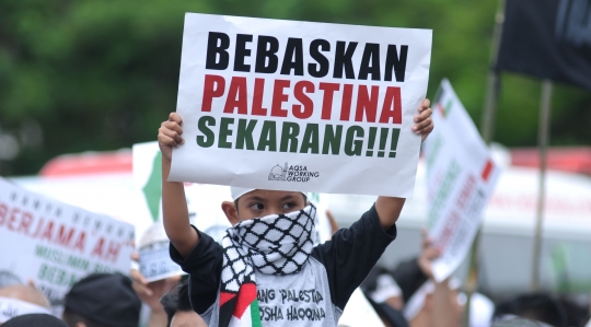 Tuntut pembebasan Palestina, massa datangi Kedubes AS