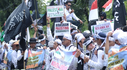 Tuntut pembebasan Palestina, massa datangi Kedubes AS