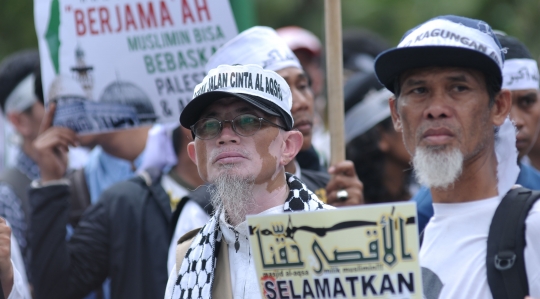 Tuntut pembebasan Palestina, massa datangi Kedubes AS