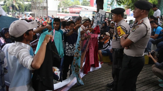 Tuntut keadilan, PKL Tanah Abang gelar lapak di Ombudsman