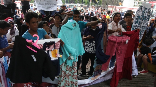 Tuntut keadilan, PKL Tanah Abang gelar lapak di Ombudsman