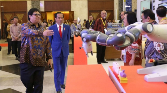 Didampingi Airlangga Hartarto, Jokowi tinjau Indonesia Industrial Summit 2018