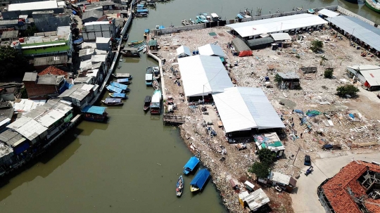 Menengok shelter Kampung Aquarium dari ketinggian