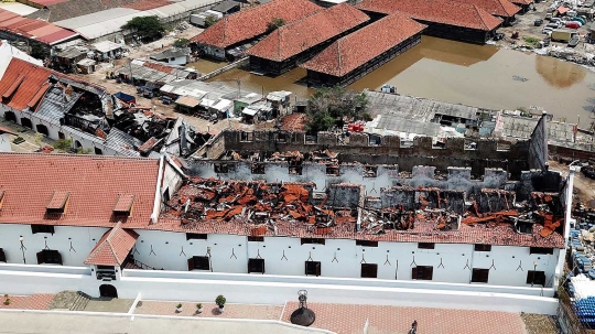 Ini penampakan dari udara Museum Bahari yang terbakar