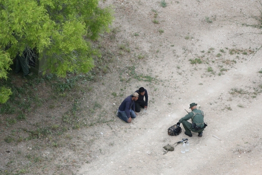 Aksi petugas Amerika tangkap dua WN Meksiko ilegal di perbatasan