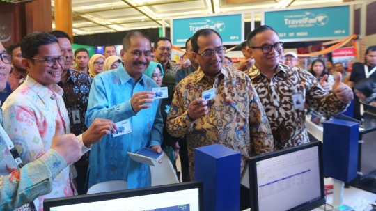 Ribuan warga antre tiket travel murah di GATF 2018