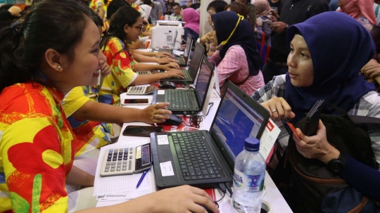 Ribuan warga antre tiket travel murah di GATF 2018