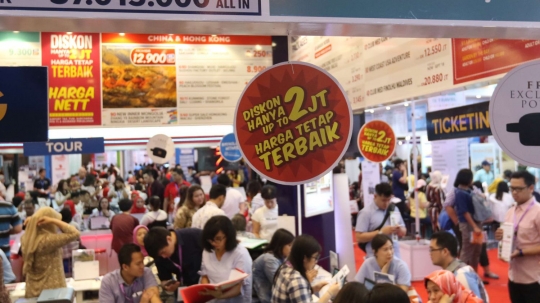 Ribuan warga antre tiket travel murah di GATF 2018