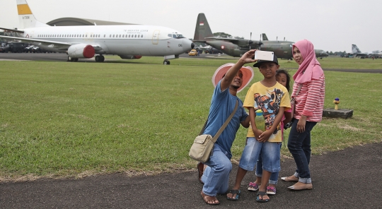 Aksi aerobatik sampai pesta rakyat meriahkan HUT TNI AU ke-72 di Halim