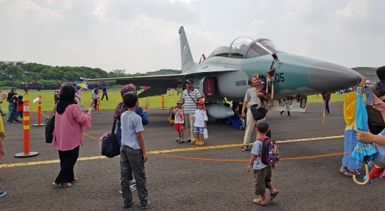 Aksi aerobatik sampai pesta rakyat meriahkan HUT TNI AU ke-72 di Halim