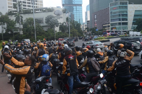 Konvoi perpisahan Uber di Bundaran HI