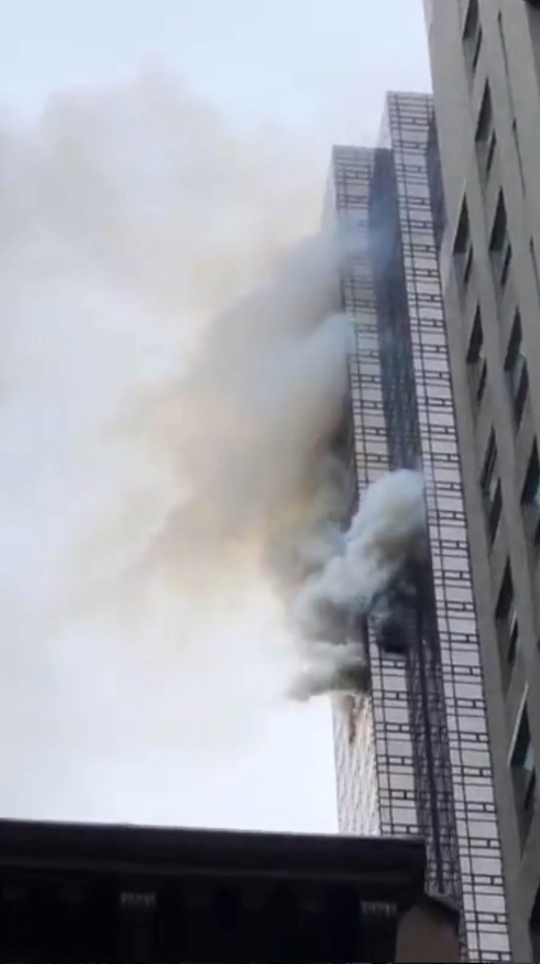 Lantai 50 Trump Tower terbakar, 1 orang tewas