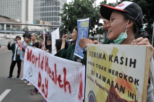 Aksi mahasiswa kampanyekan bahaya merokok