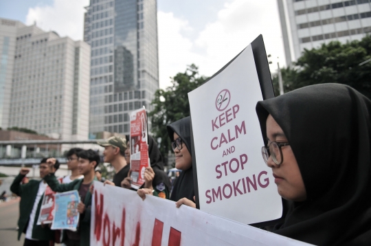 Aksi mahasiswa kampanyekan bahaya merokok