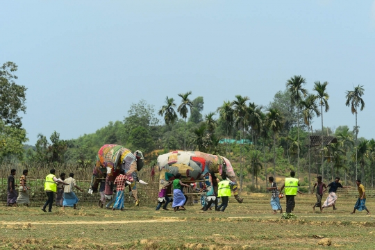 Pengungsi Rohingya jalani latihan hadapi gajah liar di Bangladesh