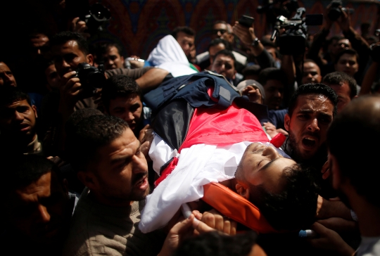 Duka selimuti pemakaman jurnalis Palestina yang tewas ditembak Israel
