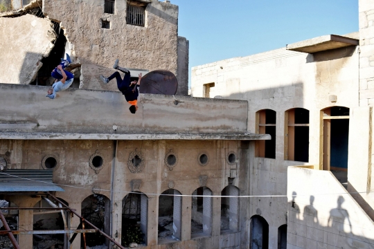 Aksi parkour di reruntuhan Aleppo