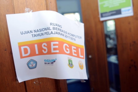 Para siswa SMA melaksanakan UNBK