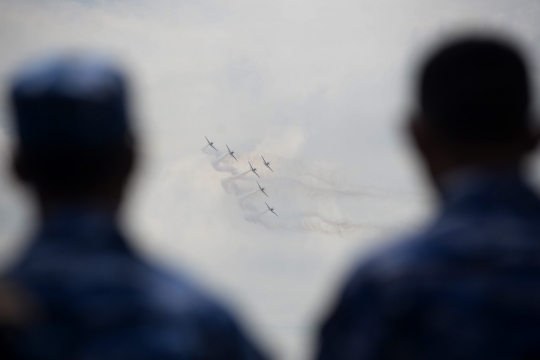 Aksi memukau Aerobatik Jupiter meriahkan HUT ke-72 TNI AU