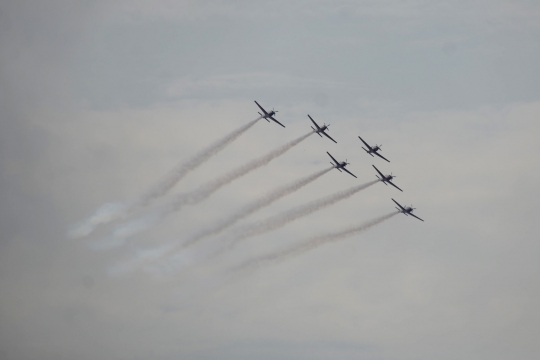 Aksi memukau Aerobatik Jupiter meriahkan HUT ke-72 TNI AU