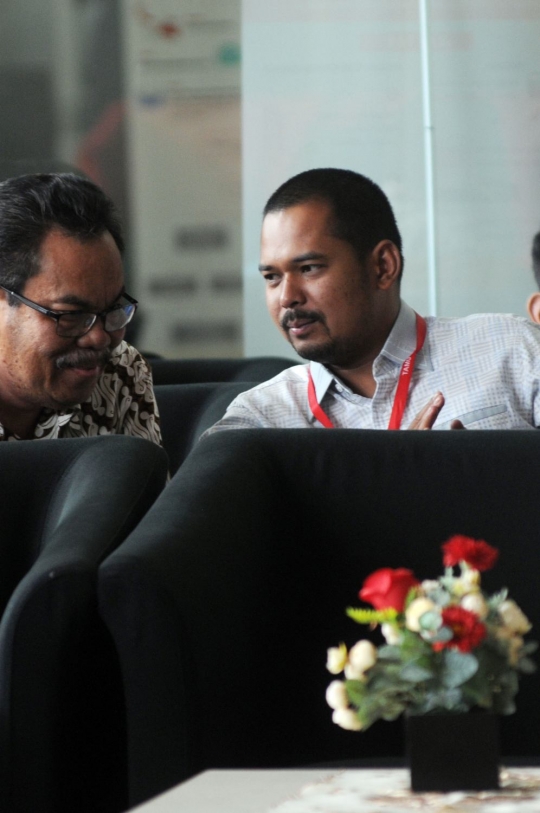 Ekspresi anggota DPRD Sumut Robi Agusman Harahap saat diperiksa terkait suap
