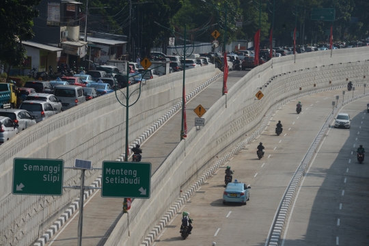 Melihat penampakan Underpass Mampang-Kuningan saat uji coba