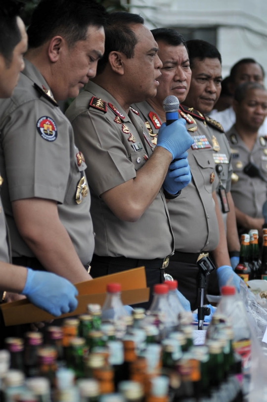 Mapolres Jaksel rilis miras oplosan yang bikin tewas puluhan orang