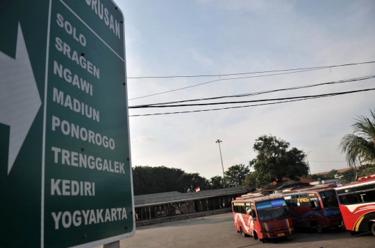 Terminal Pulogadung dan Rawamangun semakin sepi dan usang