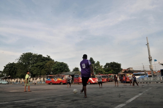 Terminal Pulogadung dan Rawamangun semakin sepi dan usang