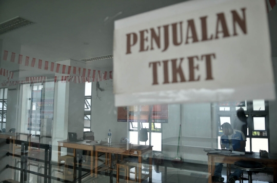 Terminal Pulogadung dan Rawamangun semakin sepi dan usang