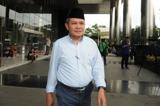 Anggota DPR Khatibul Umam Wiranu usai diperiksa KPK terkait suap