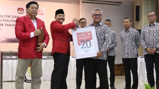 Semringah Hendropriyono saat PKPI terima nomor urut dari KPU