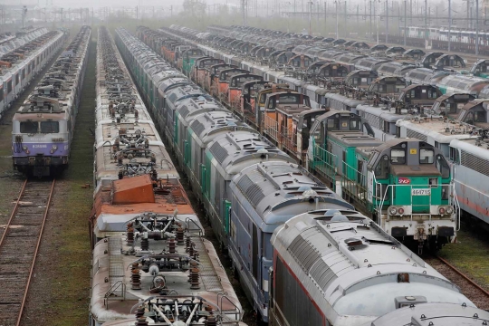 Melihat lebih dekat kuburan kereta api di Prancis
