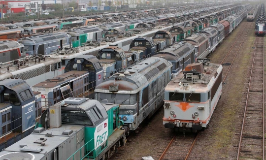 Melihat lebih dekat kuburan kereta api di Prancis