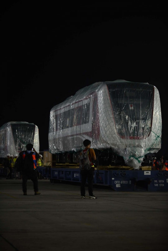 Ini tampilan LRT yang baru tiba di Jakarta