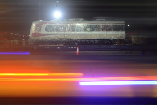 Ini tampilan LRT yang baru tiba di Jakarta
