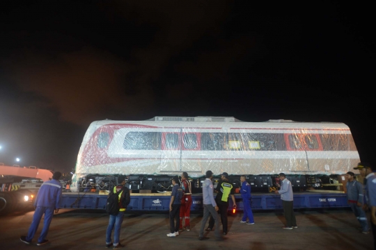 Ini tampilan LRT yang baru tiba di Jakarta