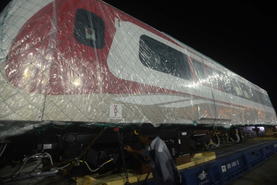 Ini tampilan LRT yang baru tiba di Jakarta