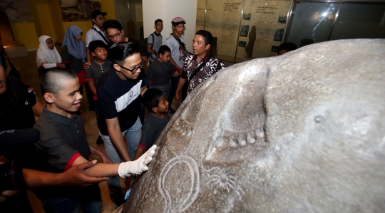 Vespagraphy ajak anak-anak tunanetra kunjungi Museum Nasional