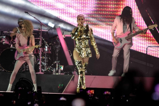 Penampilan Katy Perry saat menggebrak panggung Indonesia