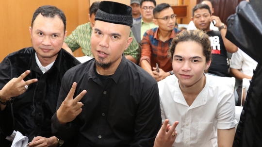 Dul dan Ratna Sarumpaet dampingi Ahmad Dhani jalani sidang perdana