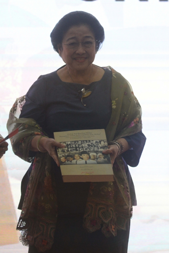 Megawati hadiri seminar 