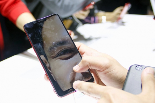 Melihat peluncuran smartphone canggih OPPO F7