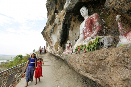 Melihat indahnya pahatan patung Buddha di Tebing Akauk Taung