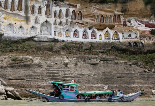 Melihat indahnya pahatan patung Buddha di Tebing Akauk Taung