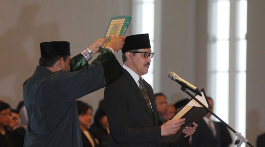 Suasana saat Dody Budi Waluyo baca sumpah jabatan di depan Ketua MA