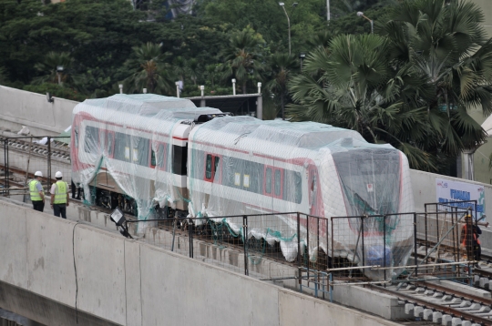 Melihat lebih dekat kereta LRT menjejaki jalur Kelapa Gading-Velodrome