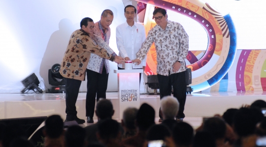 Presiden Jokowi buka IIMS 2018 bersama Menteri Perindustrian