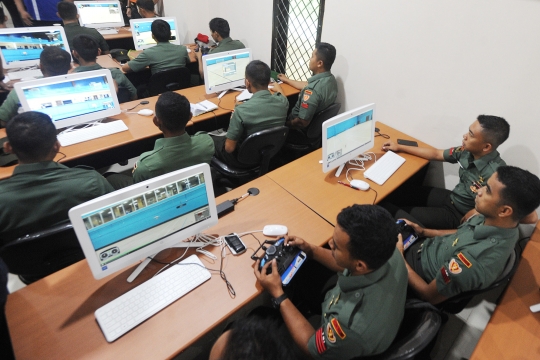 Melihat pelatihan calon pilot di pabrik drone pertama di Indonesia