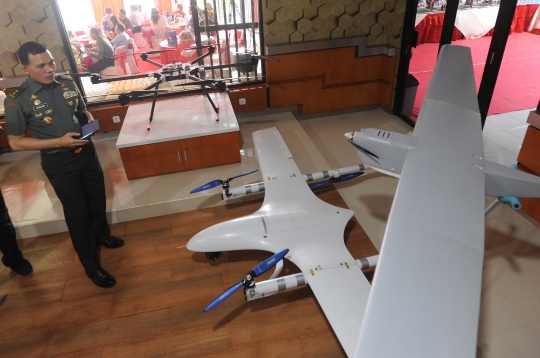 Melihat pelatihan calon pilot di pabrik drone pertama di Indonesia